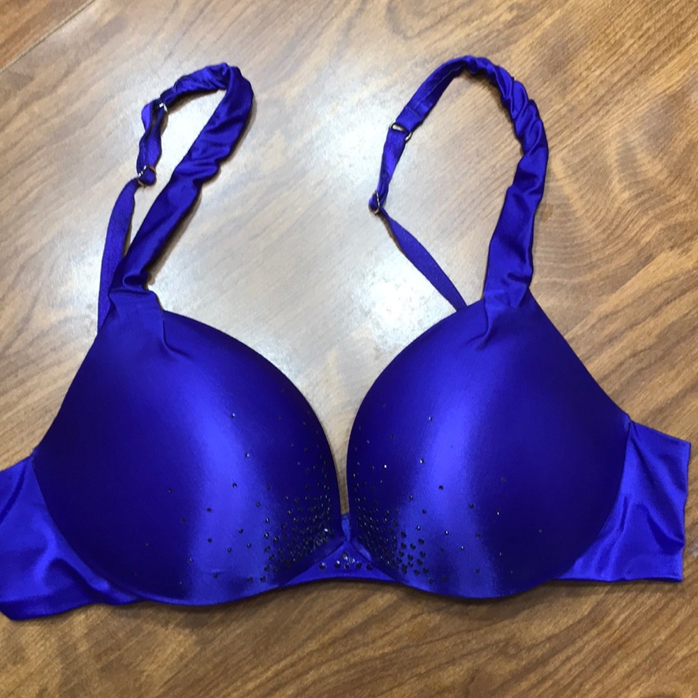 Victoria secrets plunge stunning bra